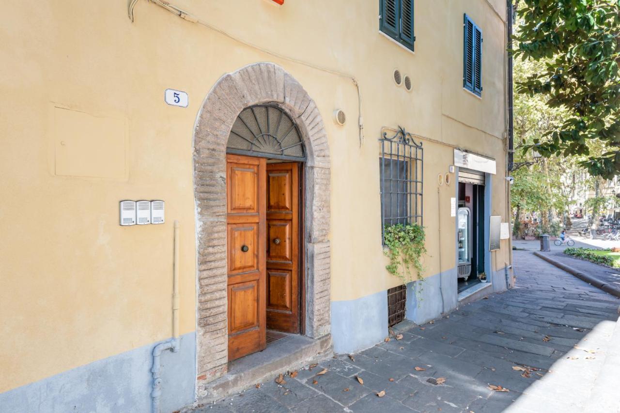 Piazza Napoleone Lovely Central Apartment Lucca Exterior foto